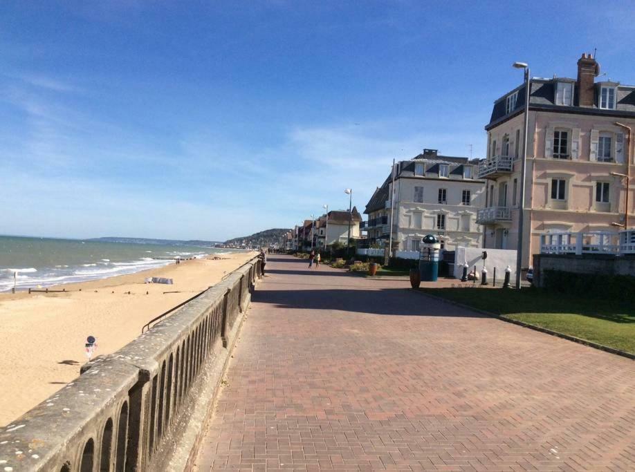 Cabourg Centre, Appartement Pour 4 Personnes A 100M De La Mer Exterior photo